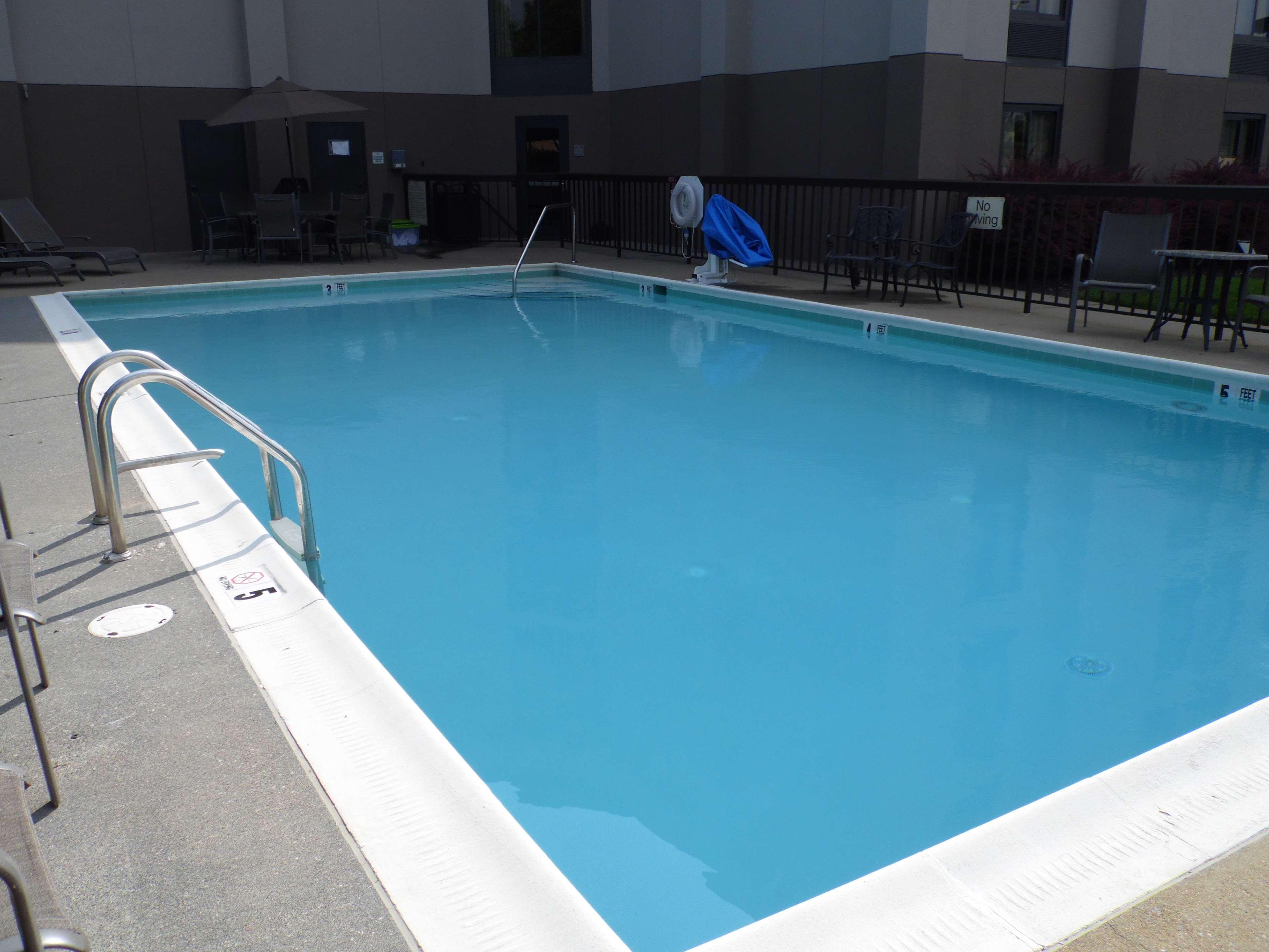 Hampton Inn Winchester-University/ Mall Экстерьер фото