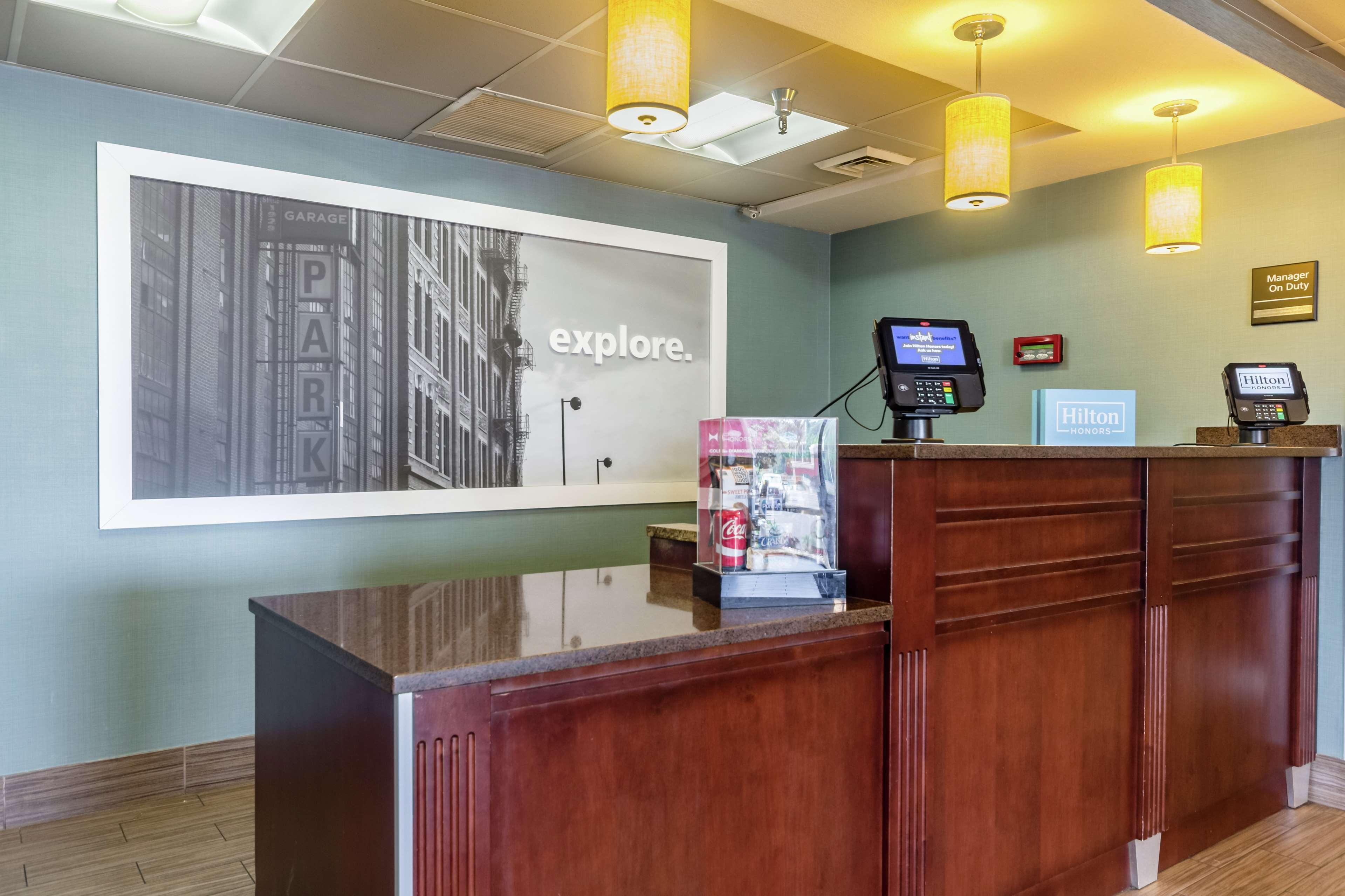 Hampton Inn Winchester-University/ Mall Экстерьер фото