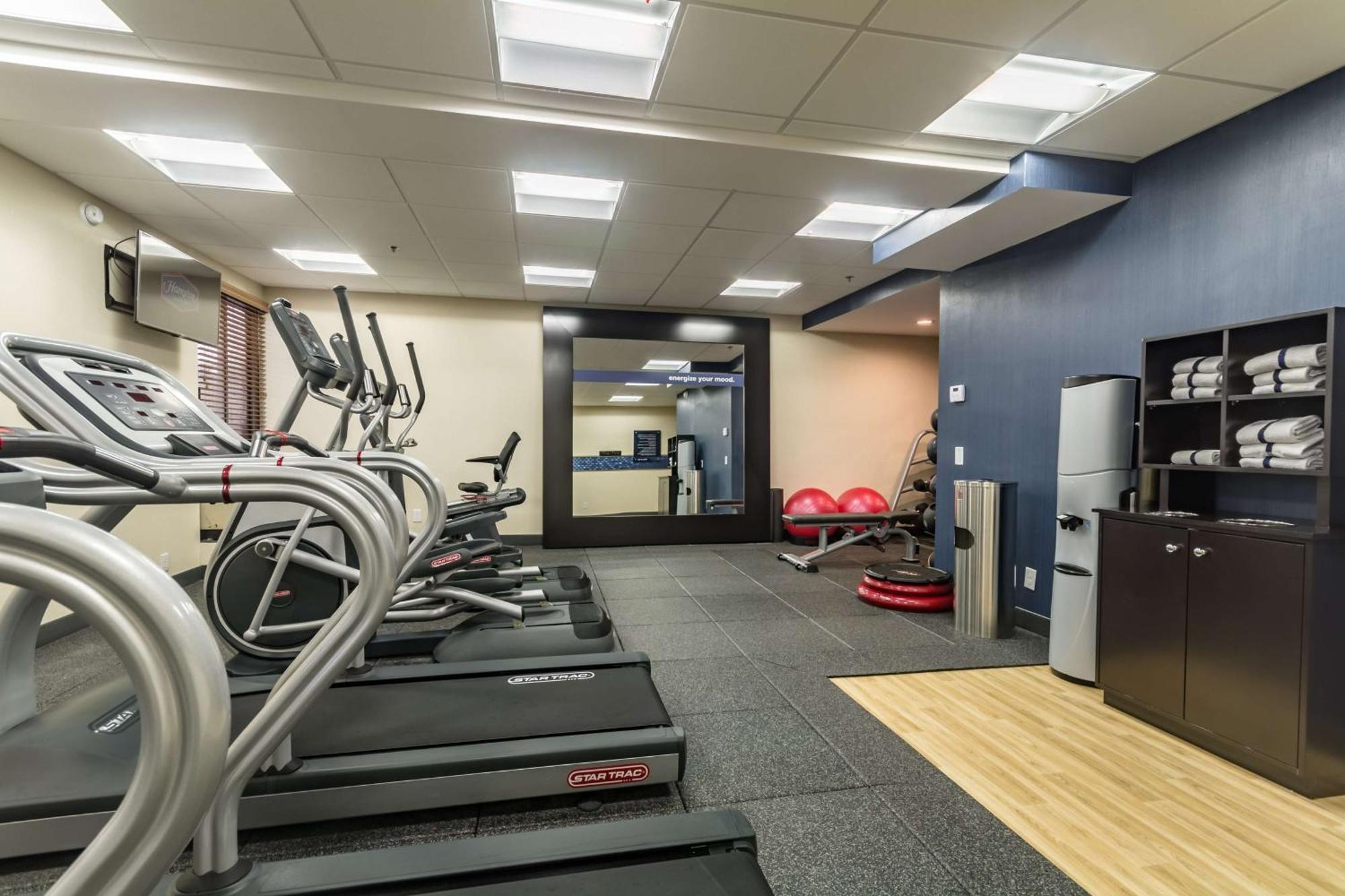 Hampton Inn Winchester-University/ Mall Экстерьер фото