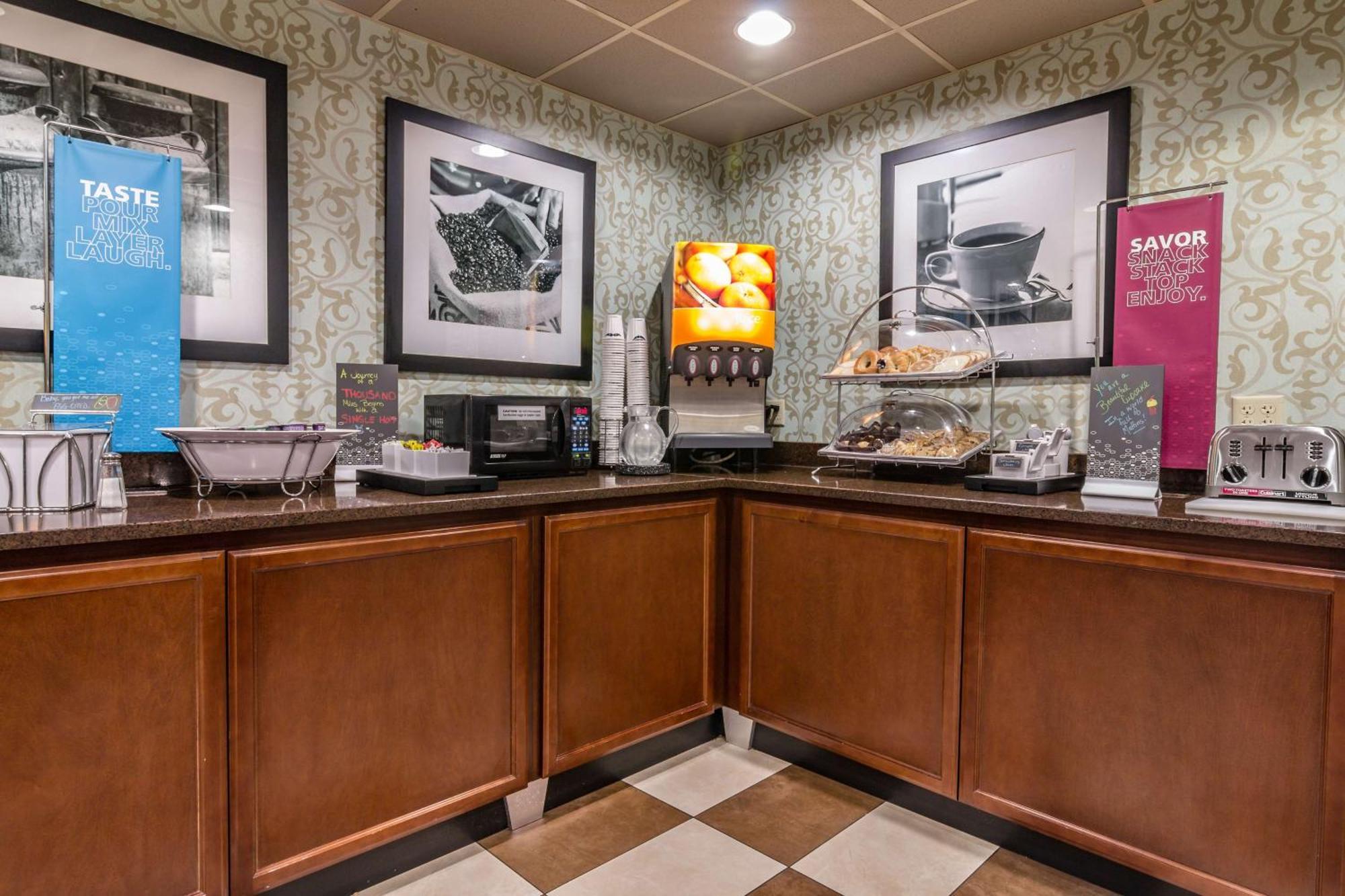 Hampton Inn Winchester-University/ Mall Экстерьер фото