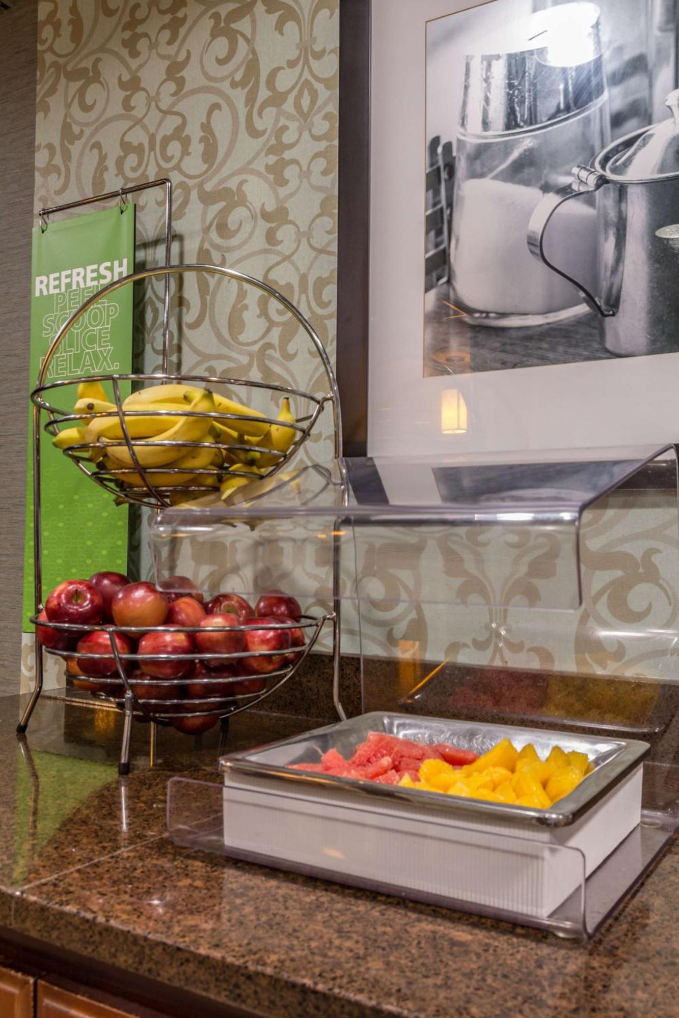 Hampton Inn Winchester-University/ Mall Экстерьер фото