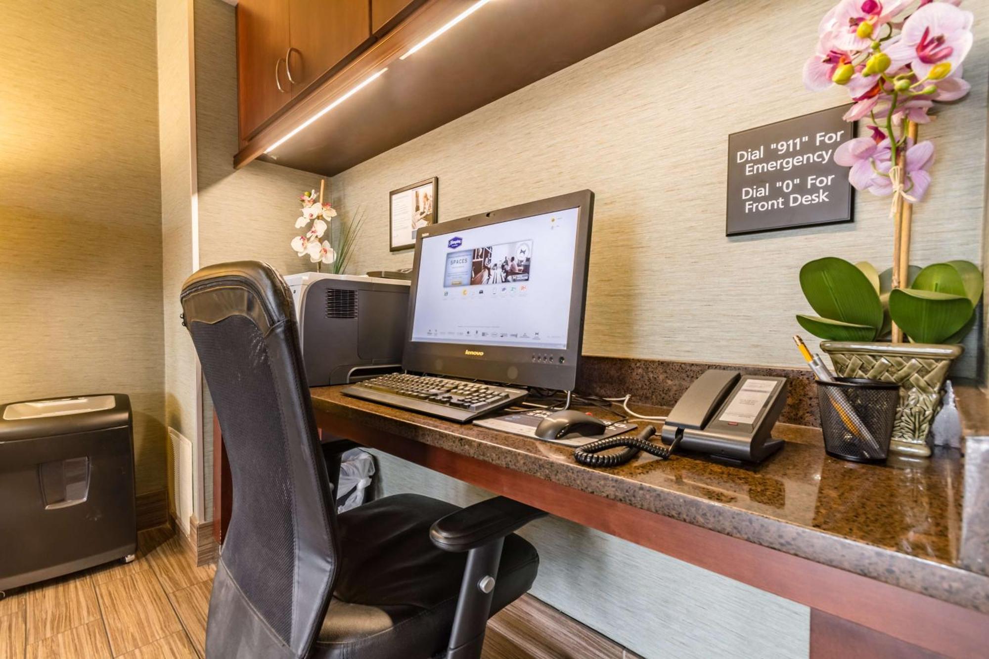 Hampton Inn Winchester-University/ Mall Экстерьер фото