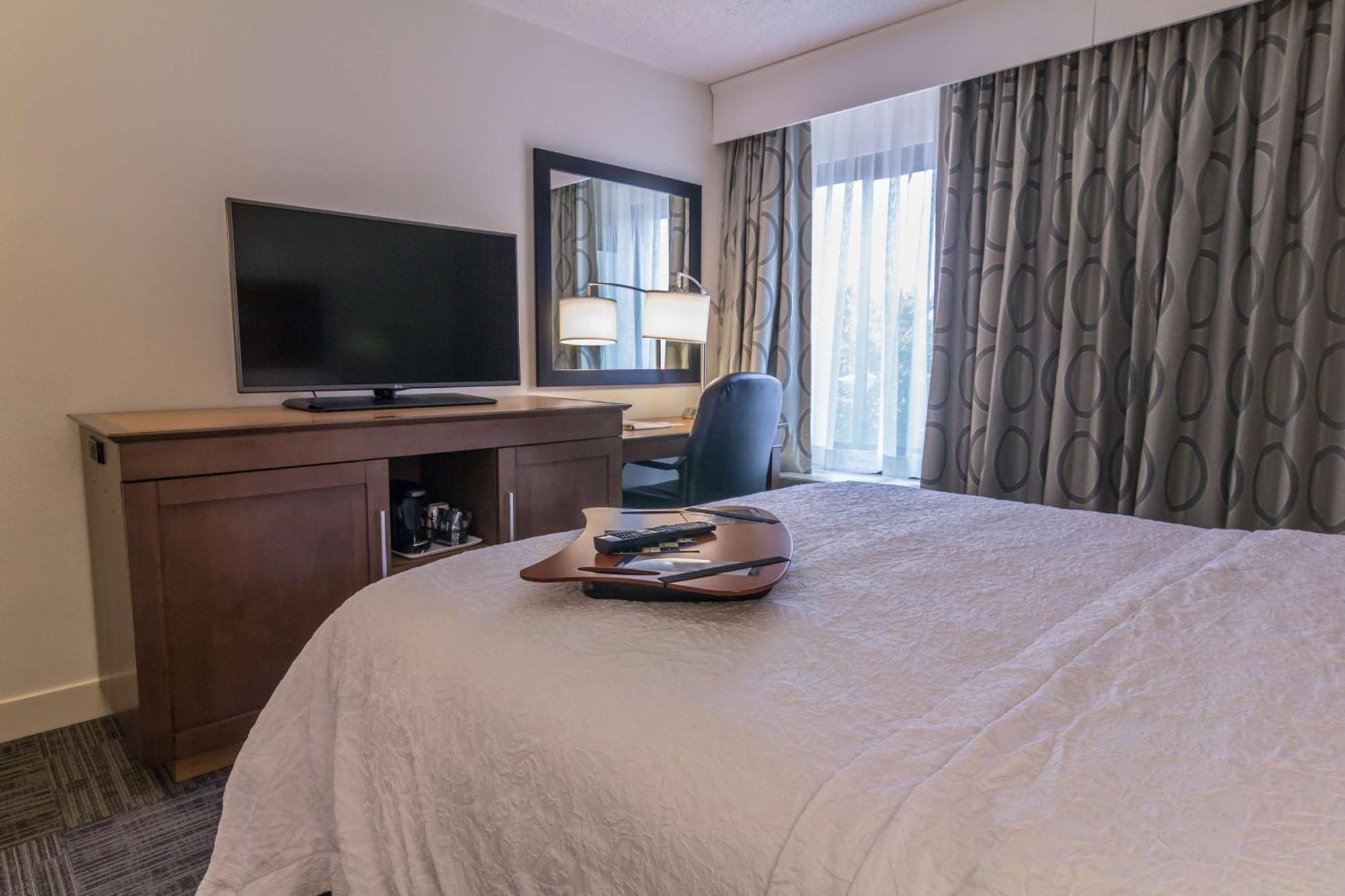 Hampton Inn Winchester-University/ Mall Экстерьер фото