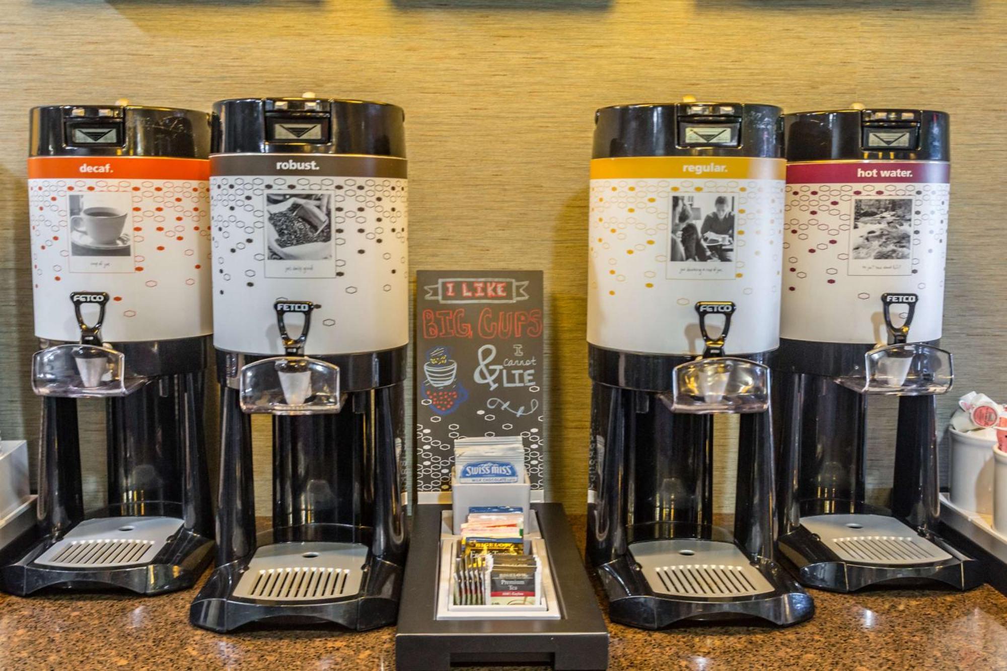 Hampton Inn Winchester-University/ Mall Экстерьер фото