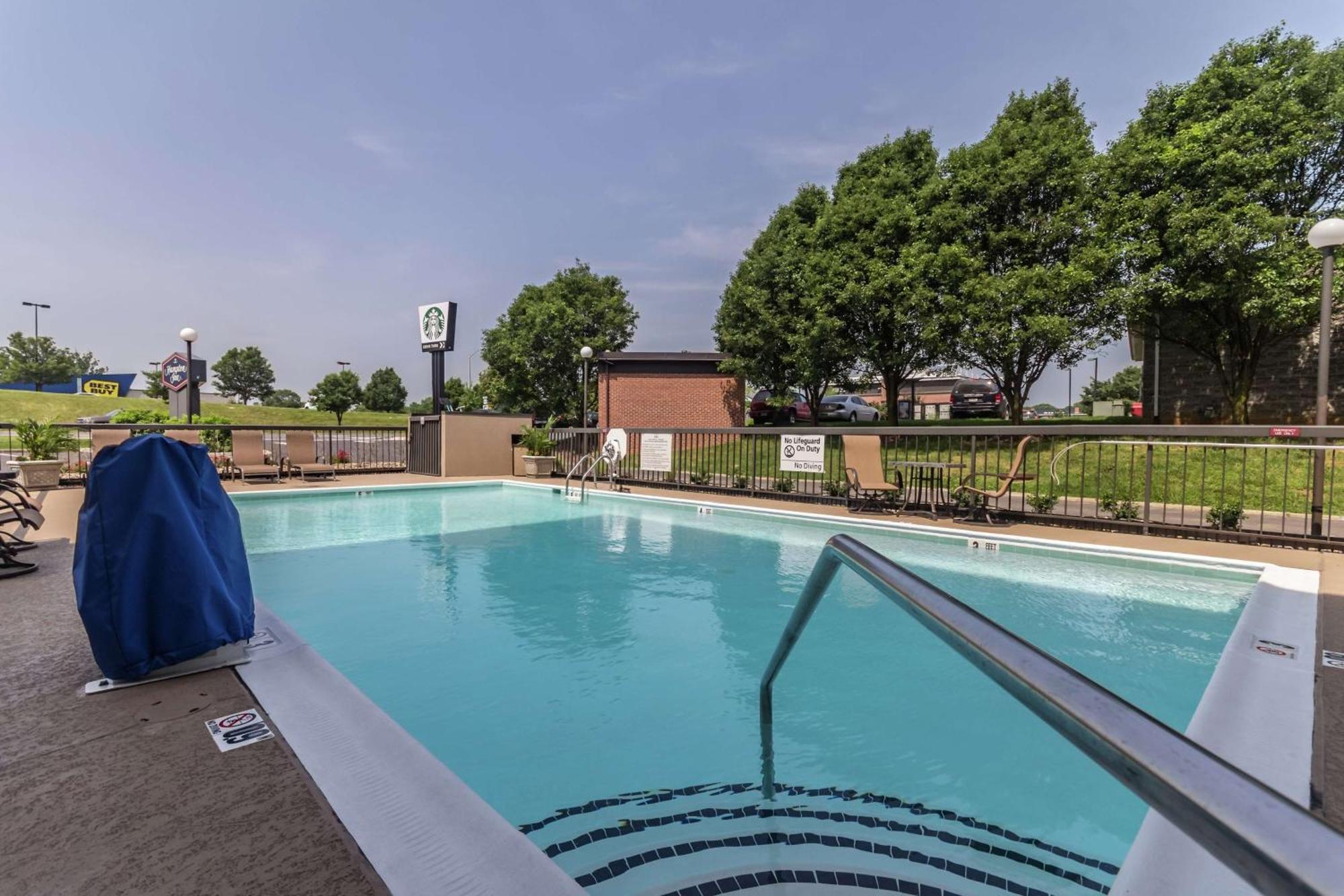 Hampton Inn Winchester-University/ Mall Экстерьер фото