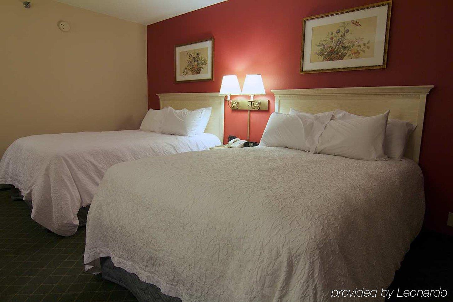 Hampton Inn Winchester-University/ Mall Экстерьер фото