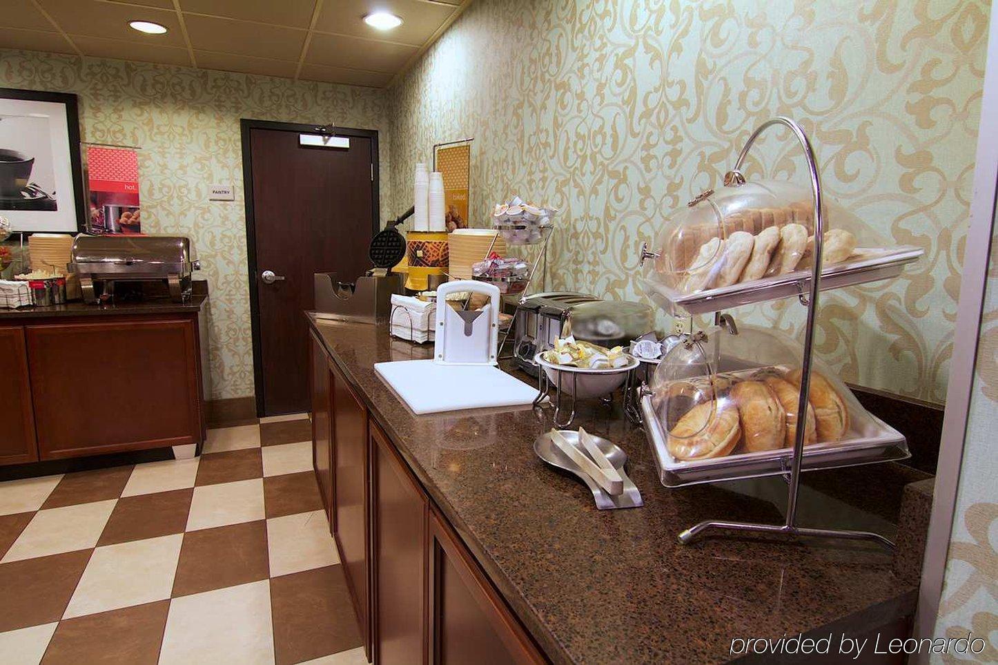Hampton Inn Winchester-University/ Mall Экстерьер фото
