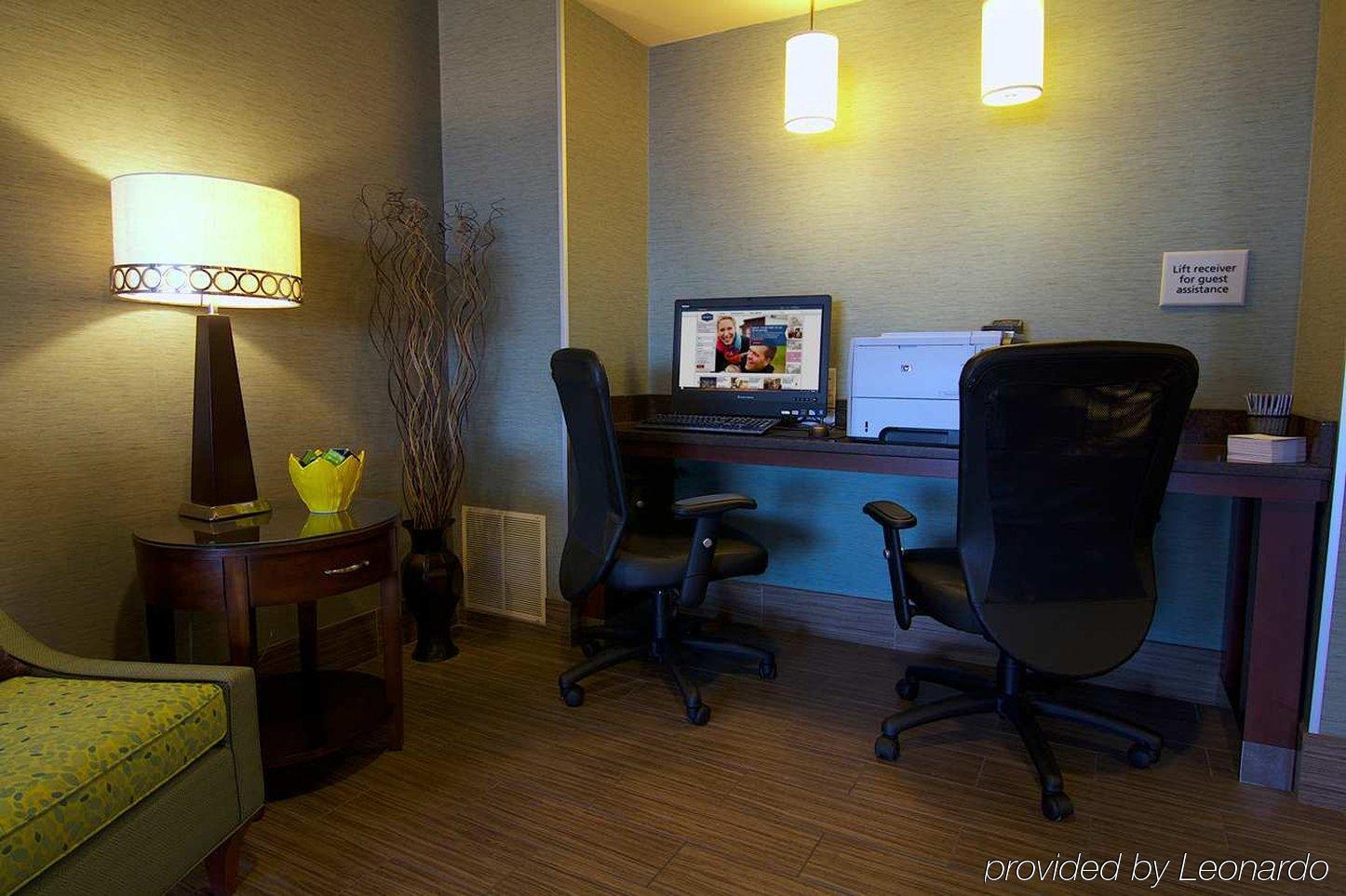 Hampton Inn Winchester-University/ Mall Экстерьер фото