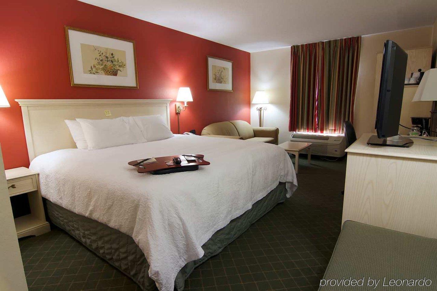 Hampton Inn Winchester-University/ Mall Экстерьер фото