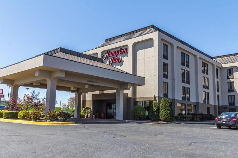 Hampton Inn Winchester-University/ Mall Экстерьер фото