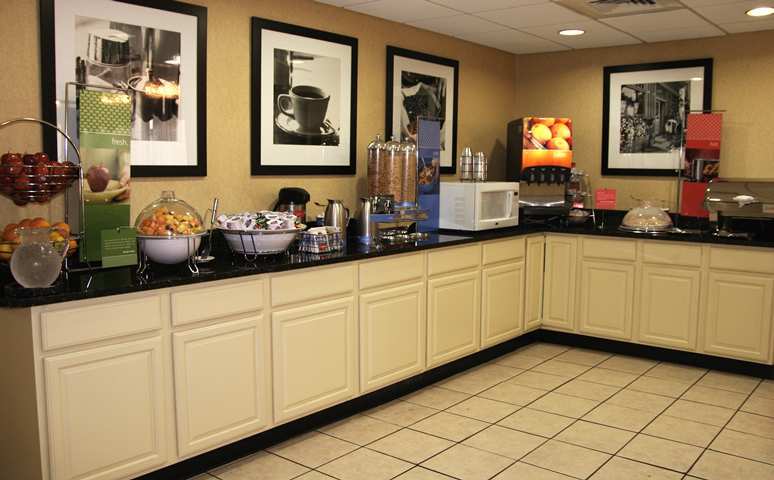Hampton Inn Winchester-University/ Mall Экстерьер фото